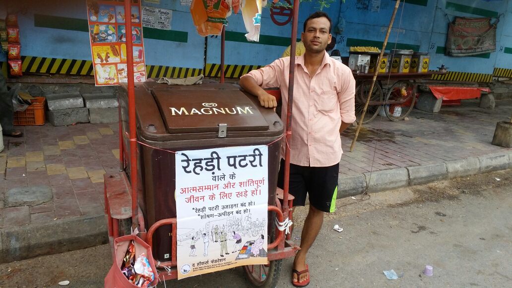 janpahal's tweet photo. #streetvendor carrying #solidaritry appeal 4 #livelihood security @ArvindKejriwal @msisodia @KapilMishraAAP https://t.co/2cvpBiGkCY