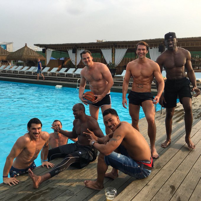 CoW7bjTWcAAizUM?format=jpg&name=small