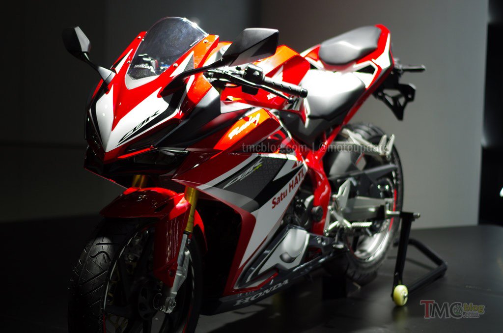 ApeJade's tweet photo. 新型のcbr250rrかっこよすぎぃ、、、 https://t.co/h6xn6KmhvB