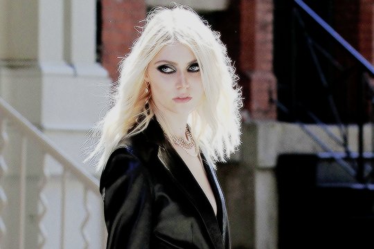 WhatAGirlWears's tweet photo. Taylor Momsen หรือ ที่รู้จักกันในชื่อ Little J จากซีรีย์ Gossip Girl, ตอนนี้โดยเป็นสาวขนาดนี้แล้วนะ https://t.co/GVveejgLXO