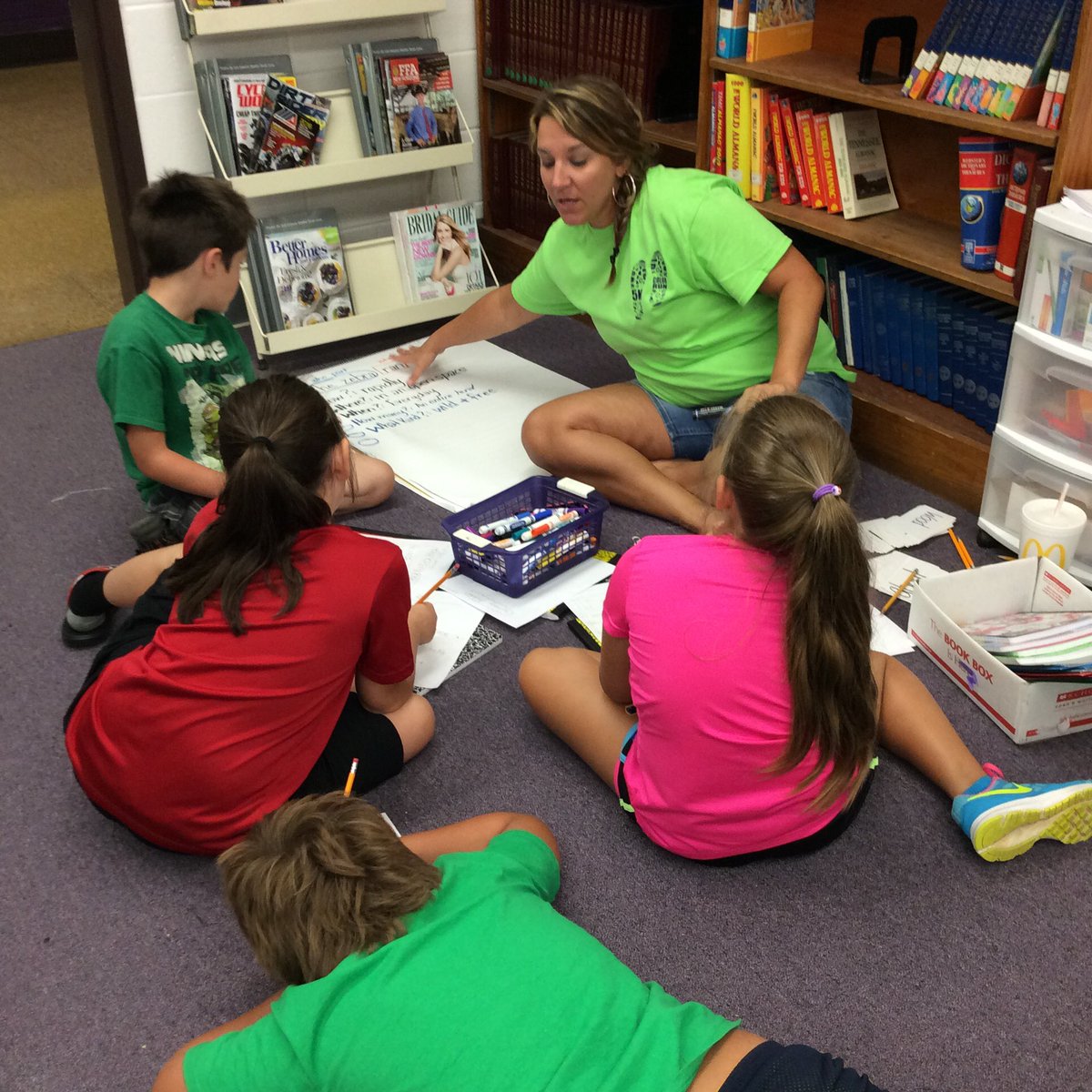 Ninnieof4's tweet photo. #teachfentress#readtobereadytn Discussing story elements and questions with Ms. Danielle https://t.co/52MTXO803I