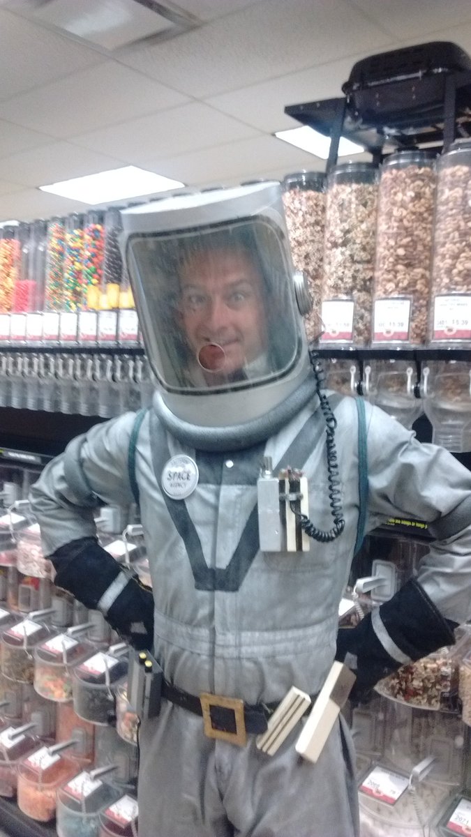 LeyaMarieArt's tweet photo. Meanwhile on Saltspring Island
meeting with a space man in the bulk food aisle #saltspring #amicrazy? #atriptomars https://t.co/m0kh43s2Ae