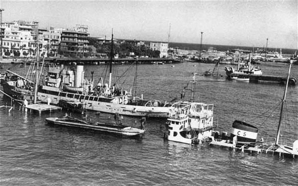 Canal Suez Inglaterra Francia Israel Egipcios Invasion Canal Suez Inglaterra Francia Israel Hundieron Barcos Bloqueandolo Memorable Scoopnest
