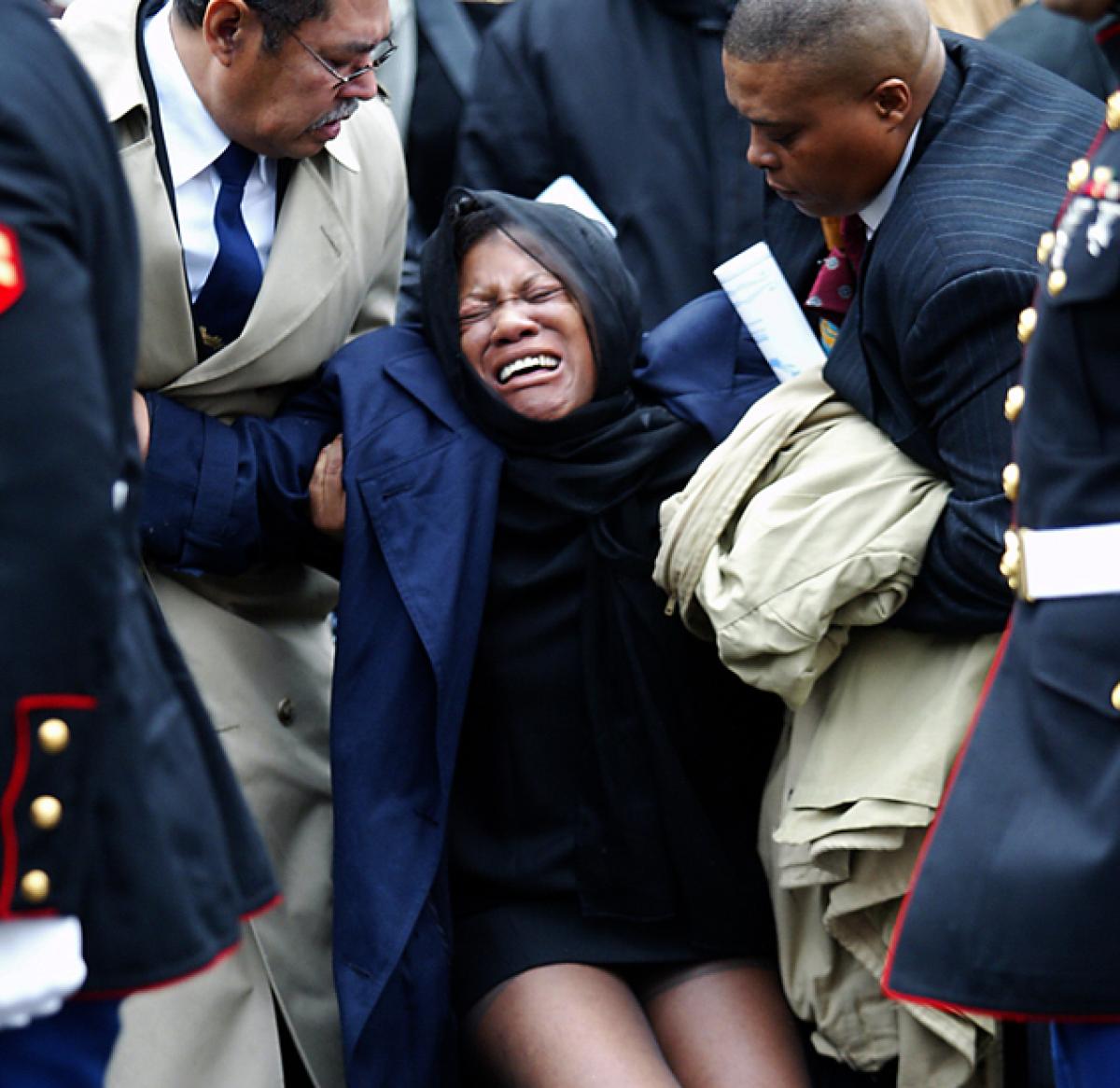 andieiamwhoiam's tweet photo. #MothersoftheMovement Martha Holder, mother of Marine Lance Cpl. William White, collapses at son's Brooklyn funeral. https://t.co/WAHWaNuJTX