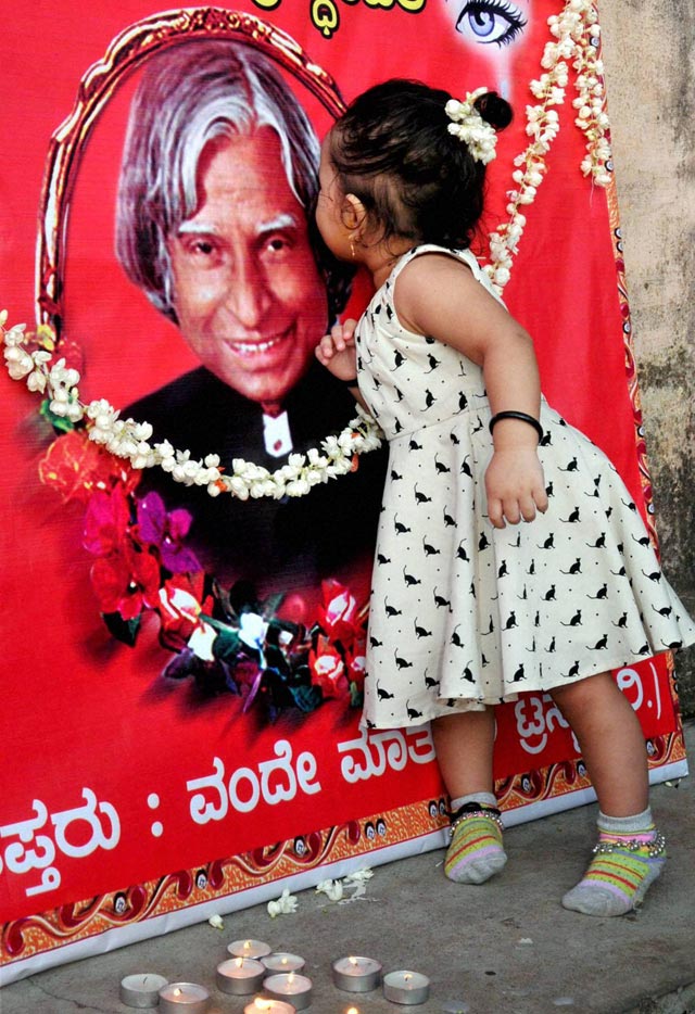 MediaTimez's tweet photo. Tribute to the greatest leader Dr.#APJAbdulKalam on his first death anniversary today! We miss you Kalam sir! https://t.co/VdnQJPxAwH