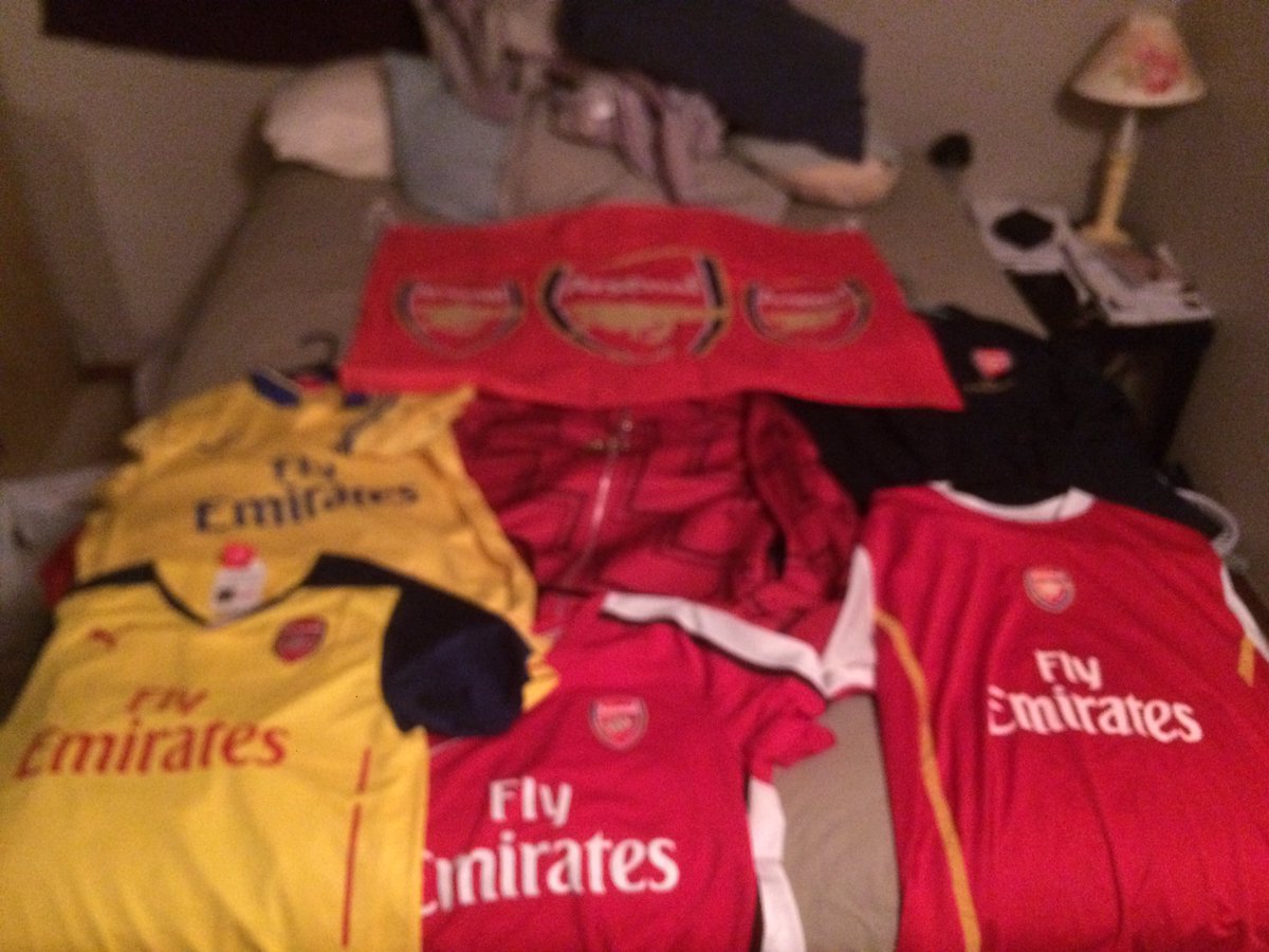 Omarcampos8's tweet photo. Packing for the #MLSAllStar game. #Arsenal #GoonerFamily #sanjose https://t.co/Z3QUA5YFaU