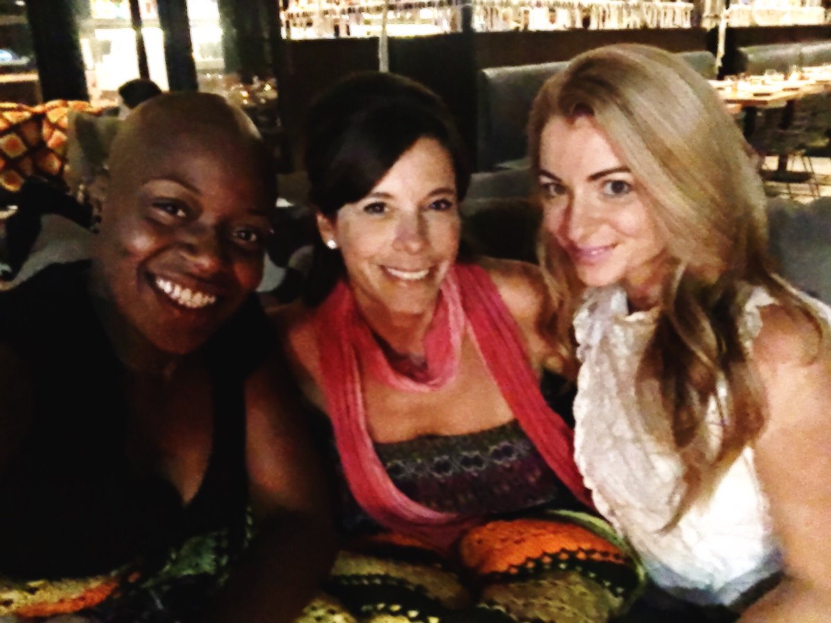 LisaCasalino's tweet photo. Love my girls. So grateful for you ladies in my life!! #spagsgirls4eva @JessFandiary @LSmooth4DaLady https://t.co/MeQUqBI2NN