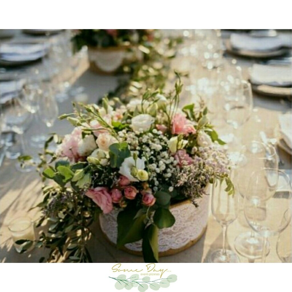 Una de flores bonitas de @tiendadefloreslatartana para comenzar la mañana!!! 
 #organizacionbodas