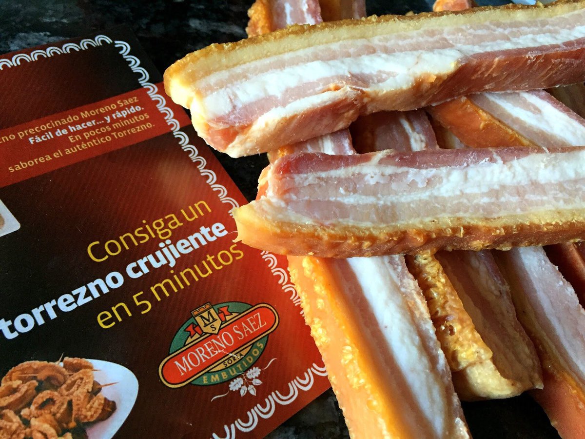 Salmorejo cordobés con #TorreznosdeSoria <a href="/EMorenoSaez/">Embutidos MorenoSaez</a> mi última creación para el blog! #GBS