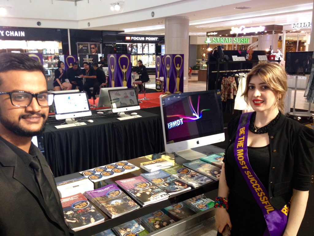 Limkokwing_MY's tweet photo. Our friendly faculty and marketing staff are ready to assist prospective students and their parents. https://t.co/yGnXGZwfiK