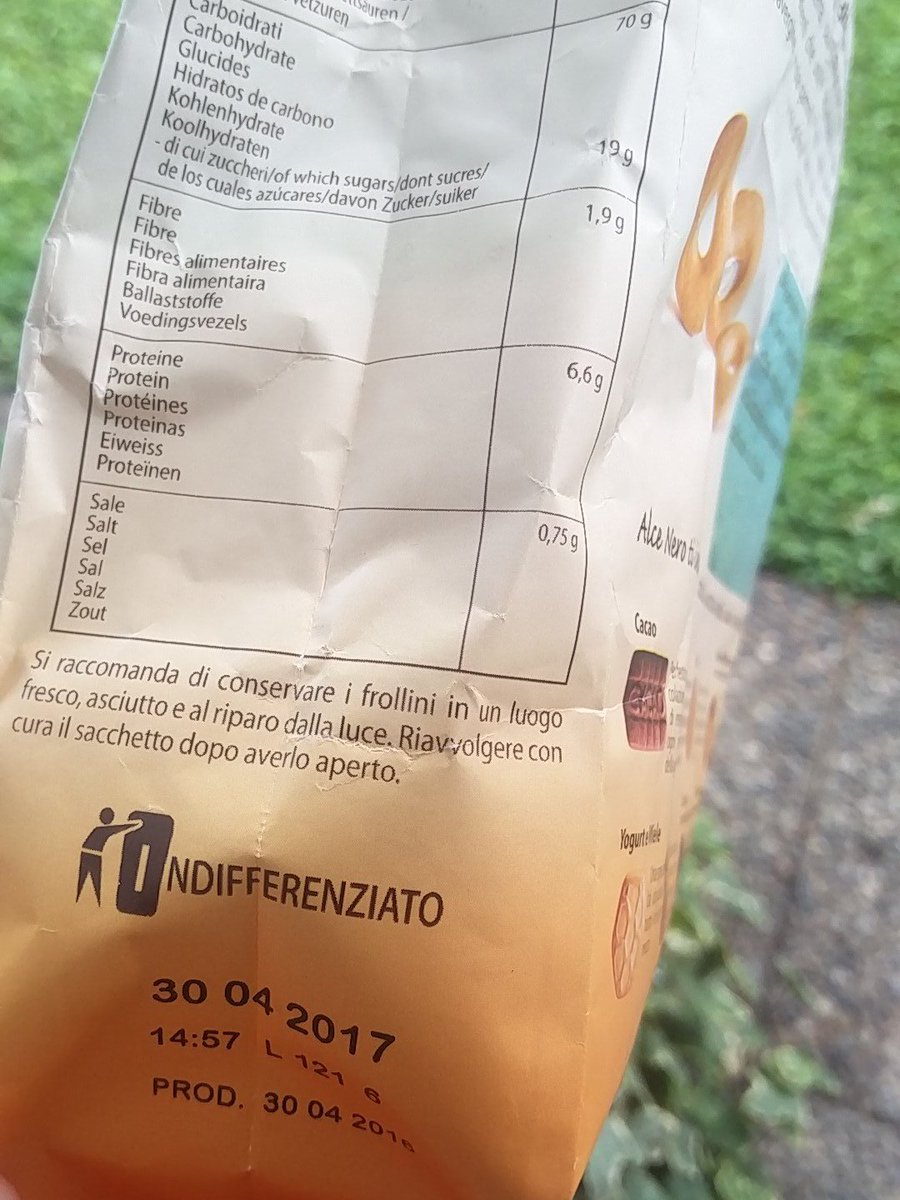 FlavioIncarbone's tweet photo. Quando @alcenero farete confezioni biscotti riciclabili? La tradizione del bio passa anche da qui. https://t.co/vfVsFxwmZb