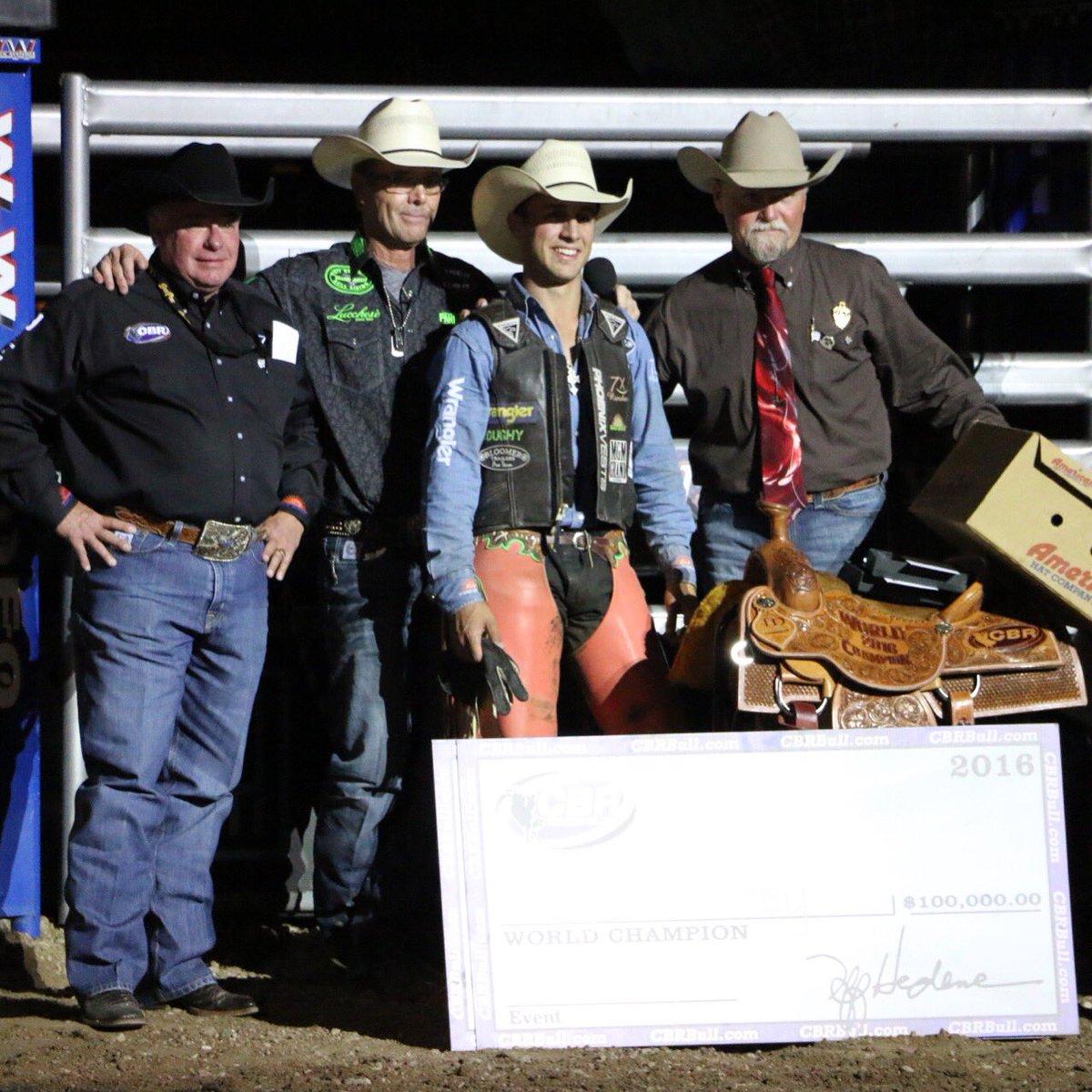 SageKimzey's tweet photo. Won the @cbrbull World title and CBR World Finals tonight, first guy in history to do it! #LongLiveCowboys https://t.co/q14yrJsKs3