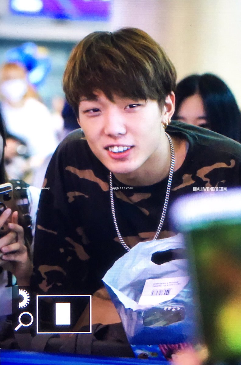 19951221_com's tweet photo. 160727 인천공항 입국 Preview 7
#바비 #bobby #김지원닷컴 

여기서 누워야지 ㅠㅠㅠㅠㅠㅜㅜㅜㅜㅜㅠㅠㅠㅠㅠㅠㅜㅜㅜㅜㅜㅜㅜㅠㅍ퓨ㅠㅜ https://t.co/xQTdS7jvNW