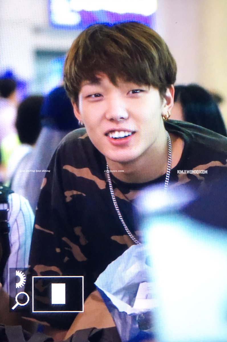 19951221_com's tweet photo. 160727 인천공항 입국 Preview 7
#바비 #bobby #김지원닷컴 

여기서 누워야지 ㅠㅠㅠㅠㅠㅜㅜㅜㅜㅜㅠㅠㅠㅠㅠㅠㅜㅜㅜㅜㅜㅜㅜㅠㅍ퓨ㅠㅜ https://t.co/xQTdS7jvNW