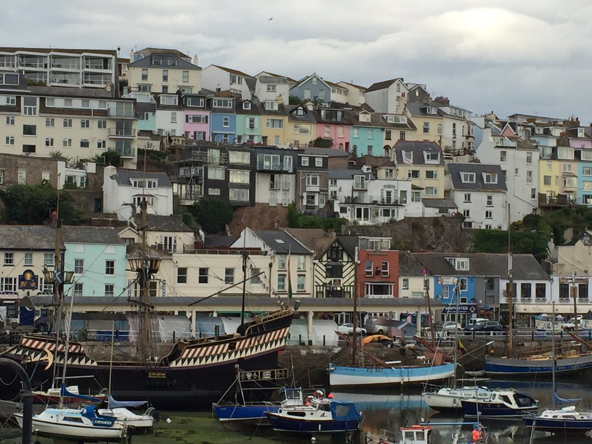 arts &amp; crafts market today ! Do visit &amp; get a little gift :-) #shoplocal then a nice slice of cake <a href="/LibertyBrixham/">Liberty Brixham</a>