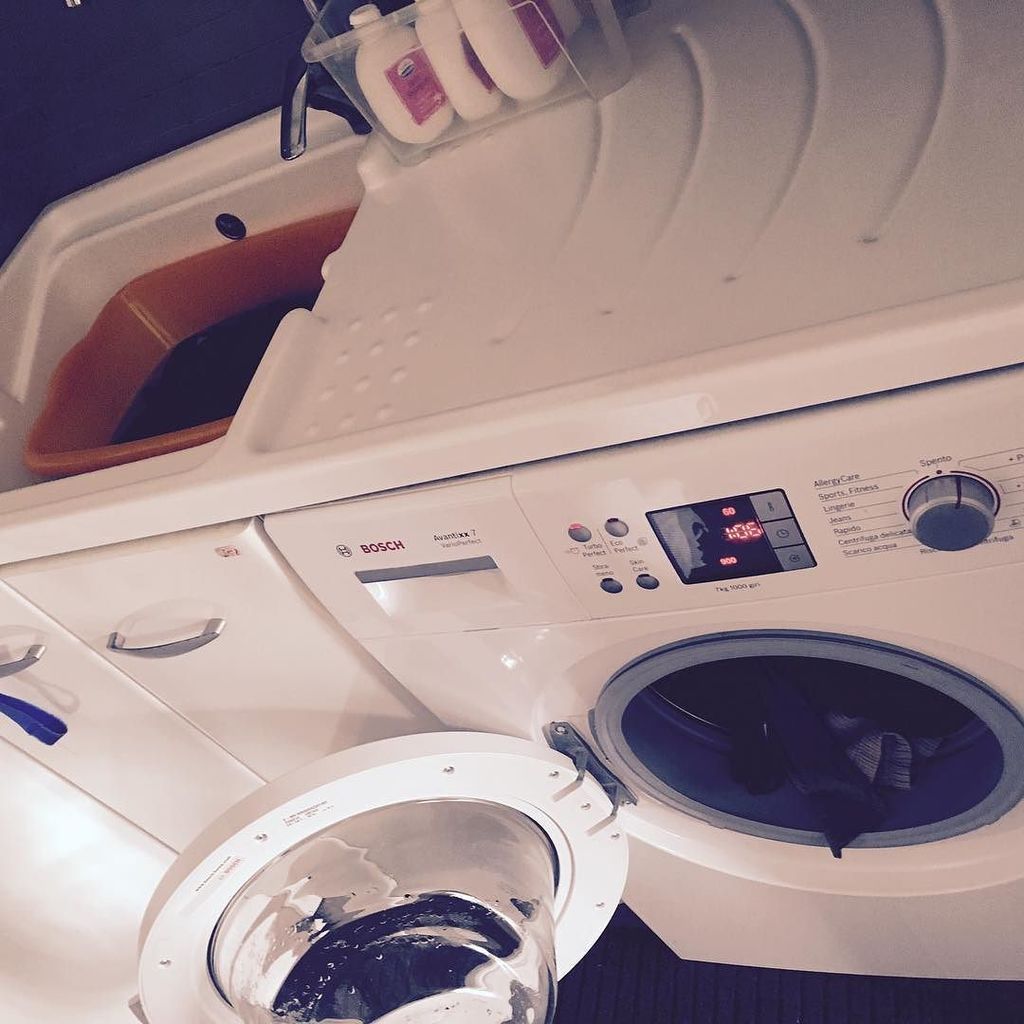 Diariomammatech's tweet photo. Pronta per andare al lavoro! #family #love #mammatech #washingmachine #mamma https://t.co/K8JOqN0MNa https://t.co/PWXbkG0Gmx