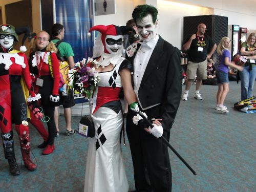 WWeddingsCo's tweet photo. Post-Comic Con blues getting you down? Why not have a themed wedding?! Check out this MARVELous couple! https://t.co/OEjP4nCFnd