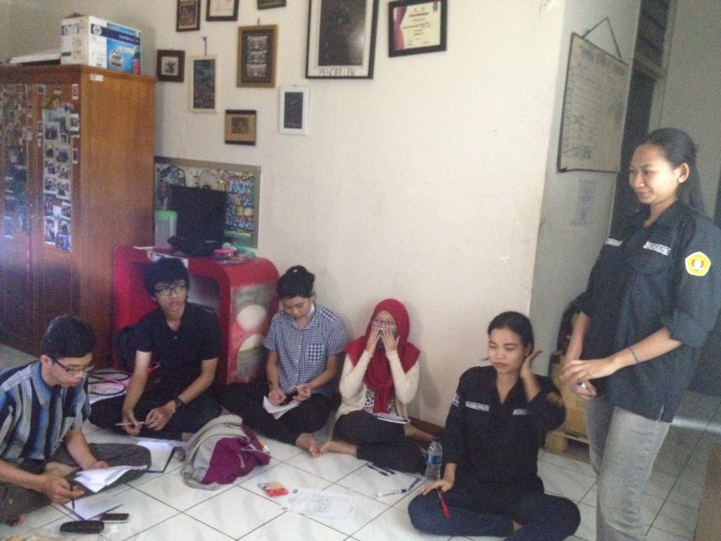 Kegiatan workshop kesekretariatan 2 dgn pengisi:
Salsabila Nurlita (UBV.214.20.009)
Tiara Faradina (UBV.214.20.010)