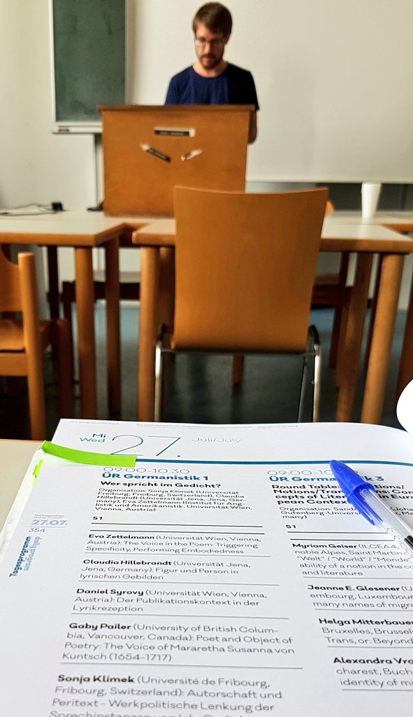 JuGrill's tweet photo. "Wer spricht im Gedicht?" Eine gute Frage am letzten Tag der #ICLA2016  @univienna. @daniel_syrovy am Pult. https://t.co/6gA8rimRNP