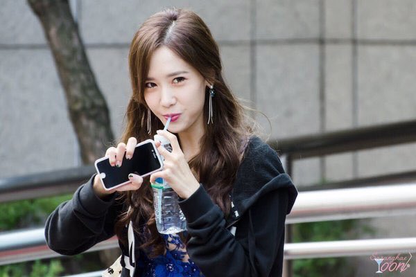 yoona____0530's tweet photo. #yoona #ユナ #윤아

お水飲んでる😍 https://t.co/QbW509HsqW