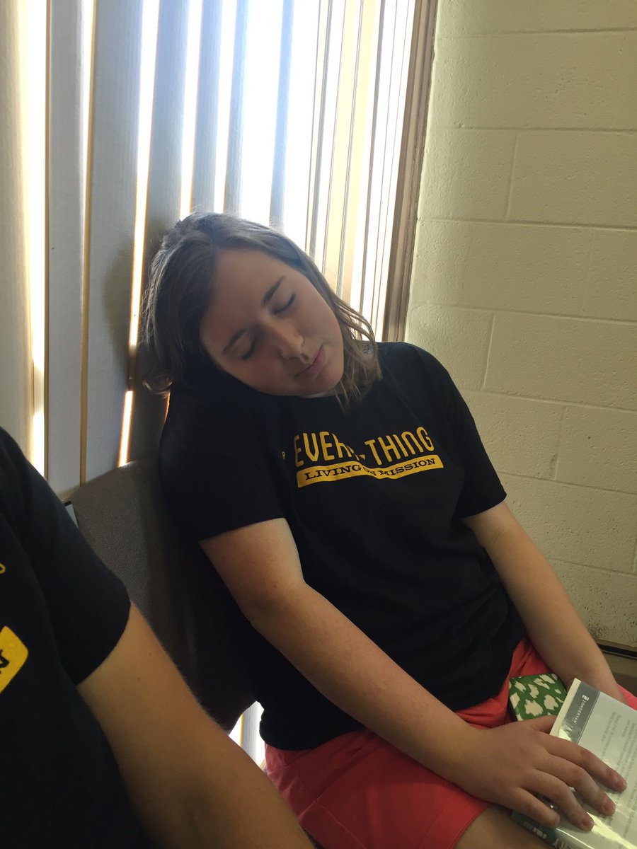 g3toffmylawn's tweet image. When ur single and have to sleep on your own shoulder