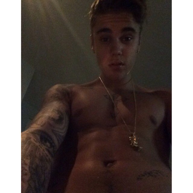 13. Imagine Justin sending you pictures like this teasing yo ass.