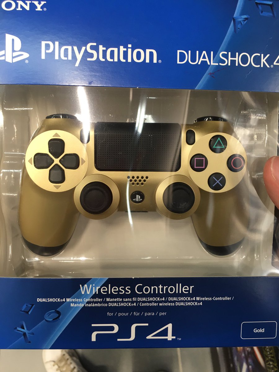M13Hugo's tweet photo. Oh @IDRIZZ38 elle y est à Leclerc la manette en or massif 😂😂😂@PasFaiz @YoMax38 https://t.co/Z6t8aRhu5q