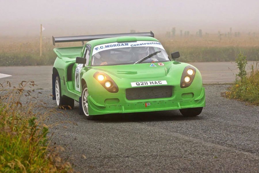 DrivetimeShrop's tweet image. #Ludlow Castle Motor Club driver tackles foggy stages in rally shropshirestar.com/motoring/2016/…