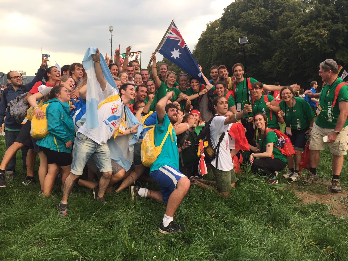 belindapinfold's tweet photo. Group photo after the welcoming mass- such an amazing experience!#Krakow2016 #bneWYD16 https://t.co/9WTTtBRbuy