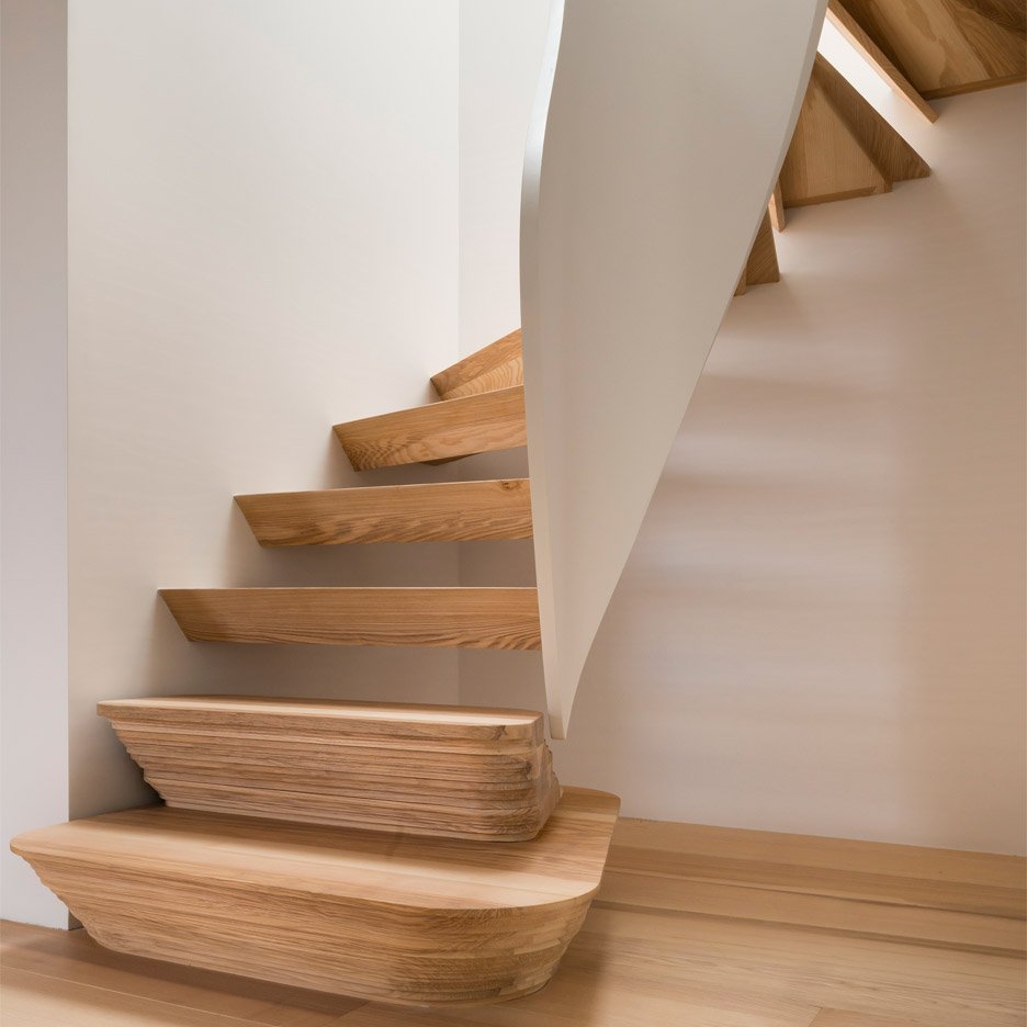 dezeen's tweet image. A twisted staircase features at the centre of this family home: dezeen.com/2016/07/27/cas… #interiordesign