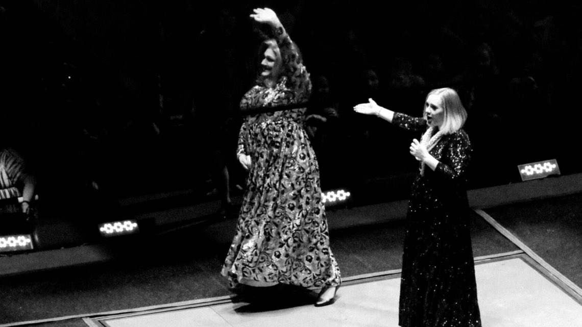 AdeleNowuk's tweet image. KeyArena, Seattle, July 25, 2016.
More: adele.com/photos #alexwaespi