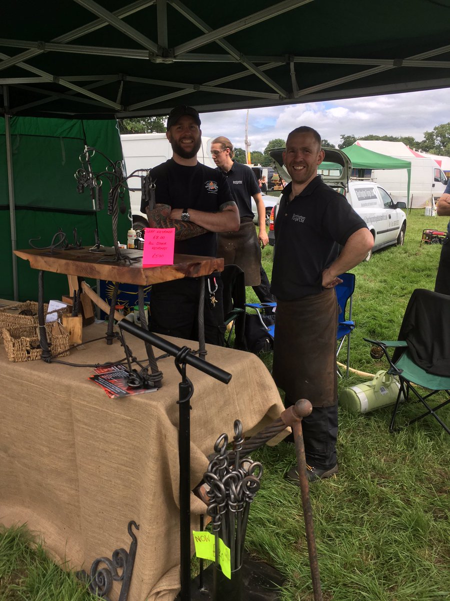 mistermustard's tweet photo. Me &amp; @PedroWilzon hard at work! 😃 rocking my @cbblacksmiths1 shirt courtesy of the legend @FireHouseIron 🔥🔥🔥🎱⚓️👊🏼 https://t.co/2xdPalphcb