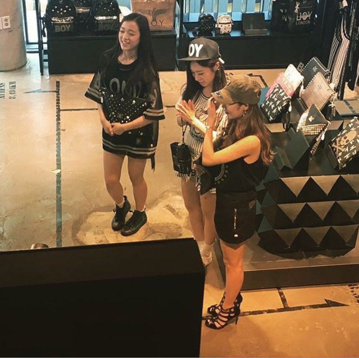 fineapril_th's tweet photo. [IG] 160727 kyohyukkang's ig update with #JINSOL 
https://t.co/15hwmuQMTH
แปล : #JTBC #GirlSpirit #GirlsAttack https://t.co/SKnuS0uxHR