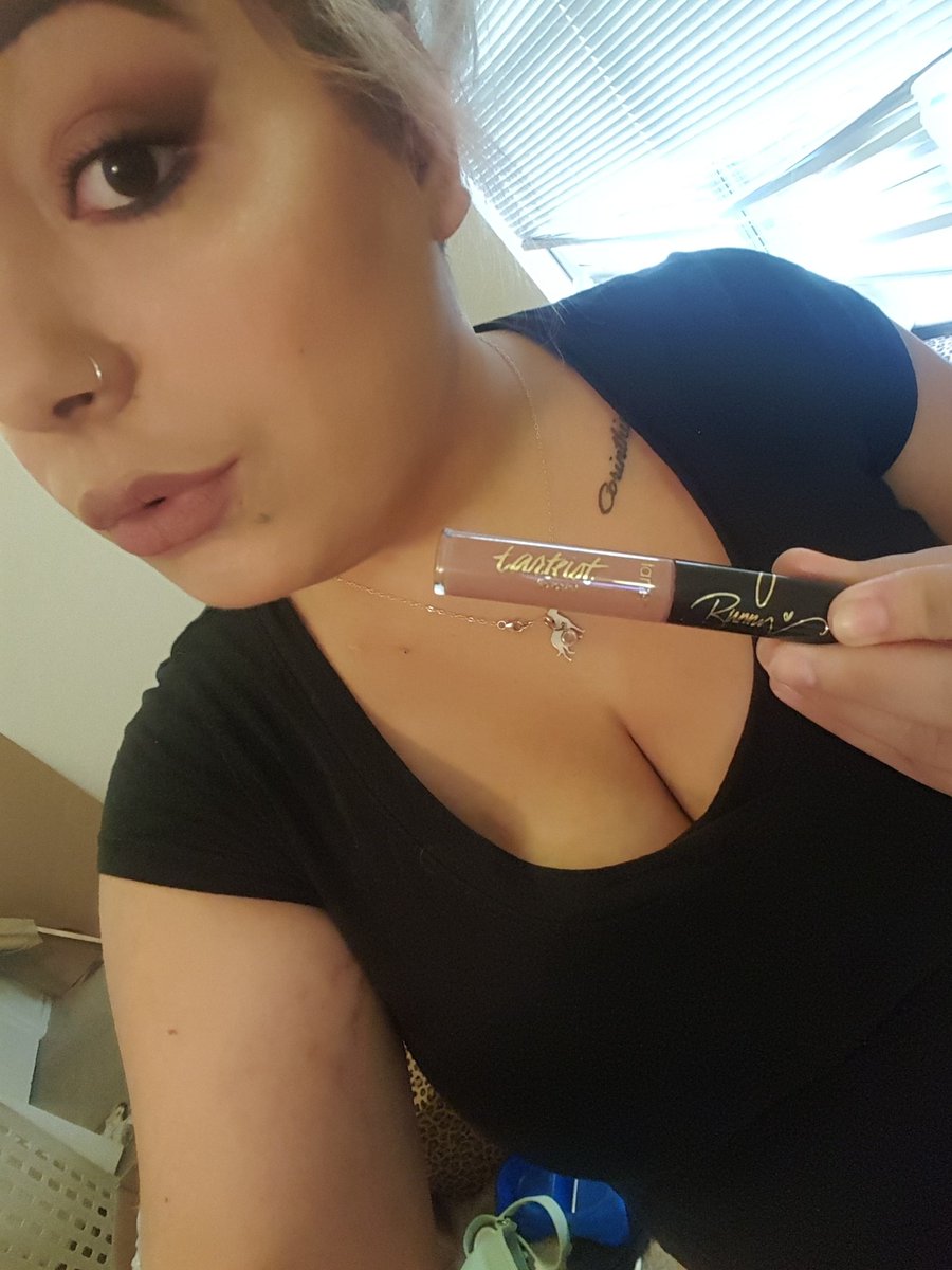 jequav's tweet image. Today's war paint featuring #SwampQueen #texastoast #GatorWings #bunnyxtarte @tartecosmetics @grav3yardgirl