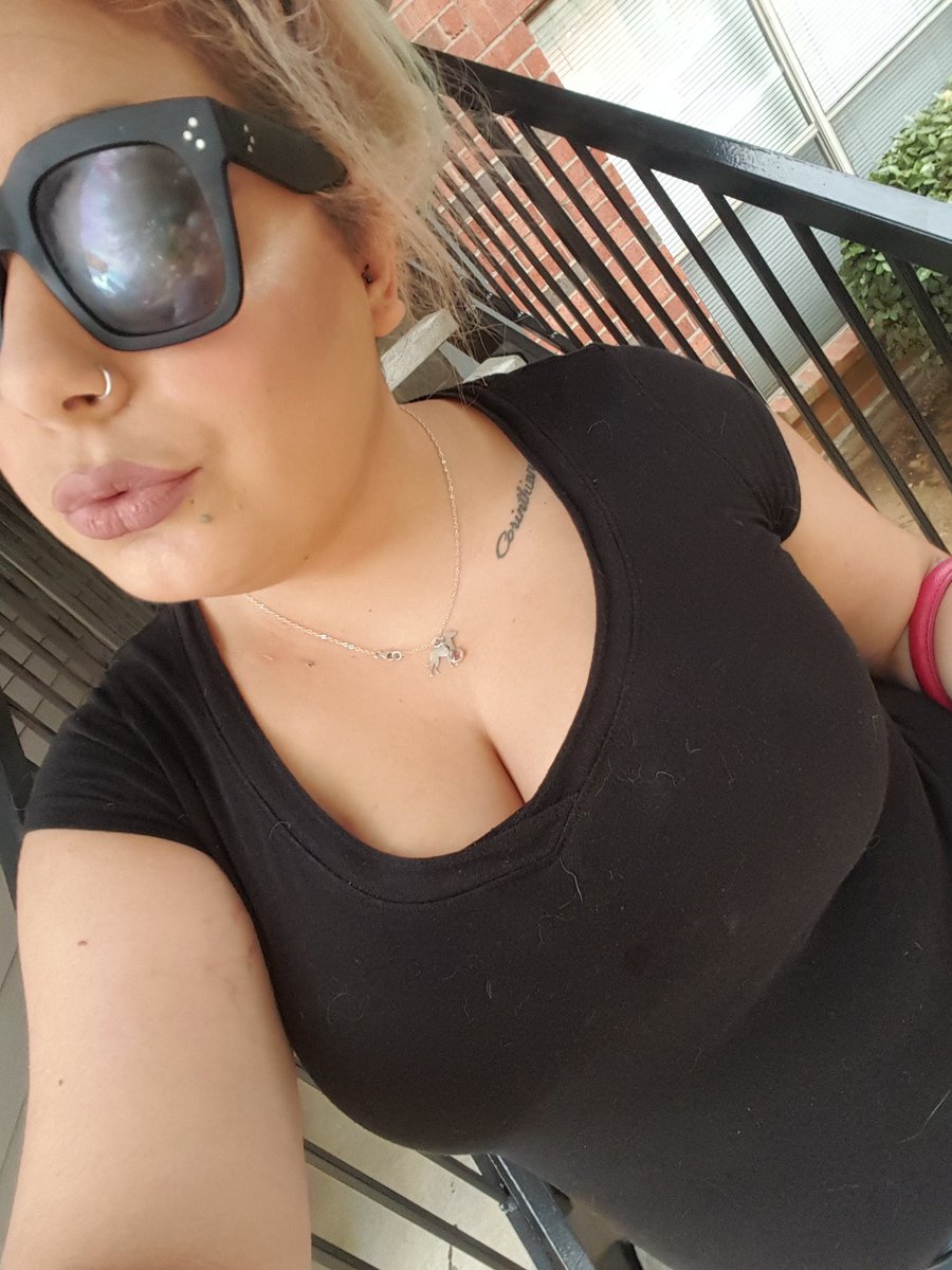 jequav's tweet image. Today's war paint featuring #SwampQueen #texastoast #GatorWings #bunnyxtarte @tartecosmetics @grav3yardgirl