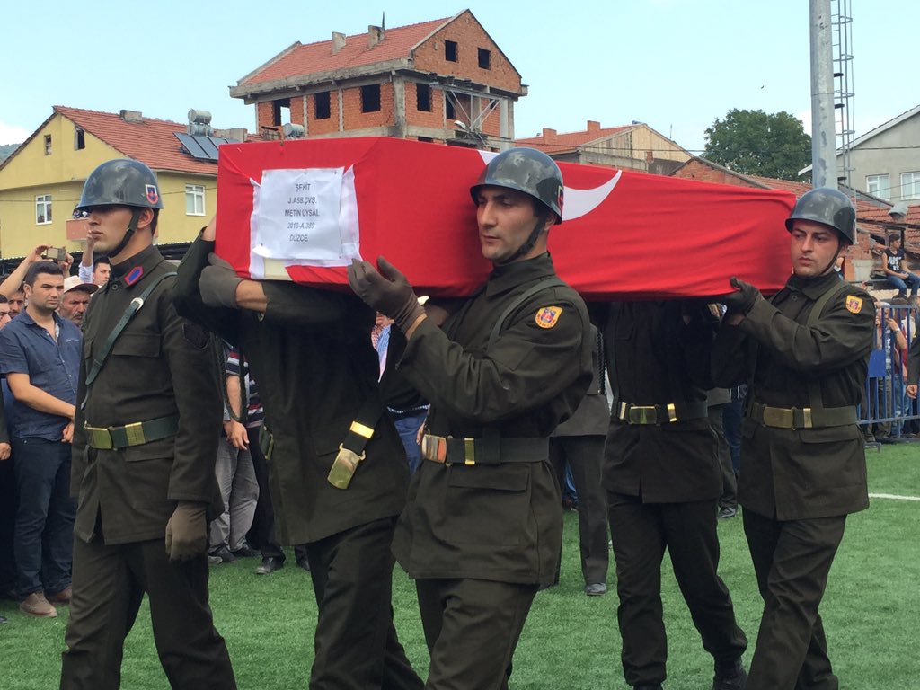 AkPartiSosyalPo's tweet photo. Yığılcalı Astsubay Çavuş Metin Uysal’ın şehadet şerbetini içtiği haberi bizleri üzdü.Allah ailesine sabırlar versin. https://t.co/Wpw3Ml8r68