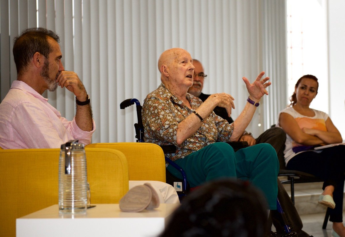 CAAMGranCanaria's tweet photo. Brillante e inolvidable clase magistral impartida por #JuanHidalgo al alumnado del taller de #performance Unplugged https://t.co/wR5457RWH9