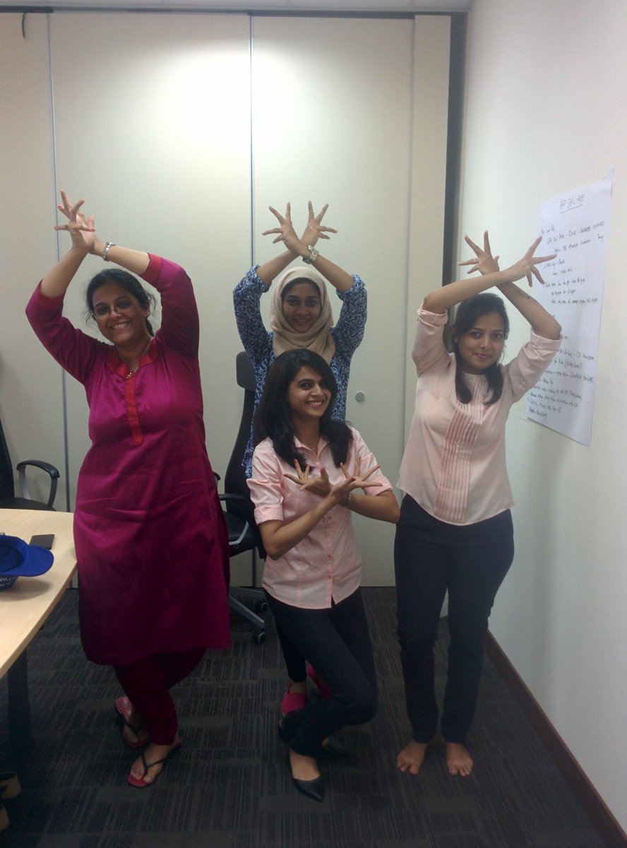ComstorME's tweet photo. Wow like a flower! Great formation #DCCDanceOff #DCCComstorUAE @CiscoDistEMEAR https://t.co/AFOuazLgJx