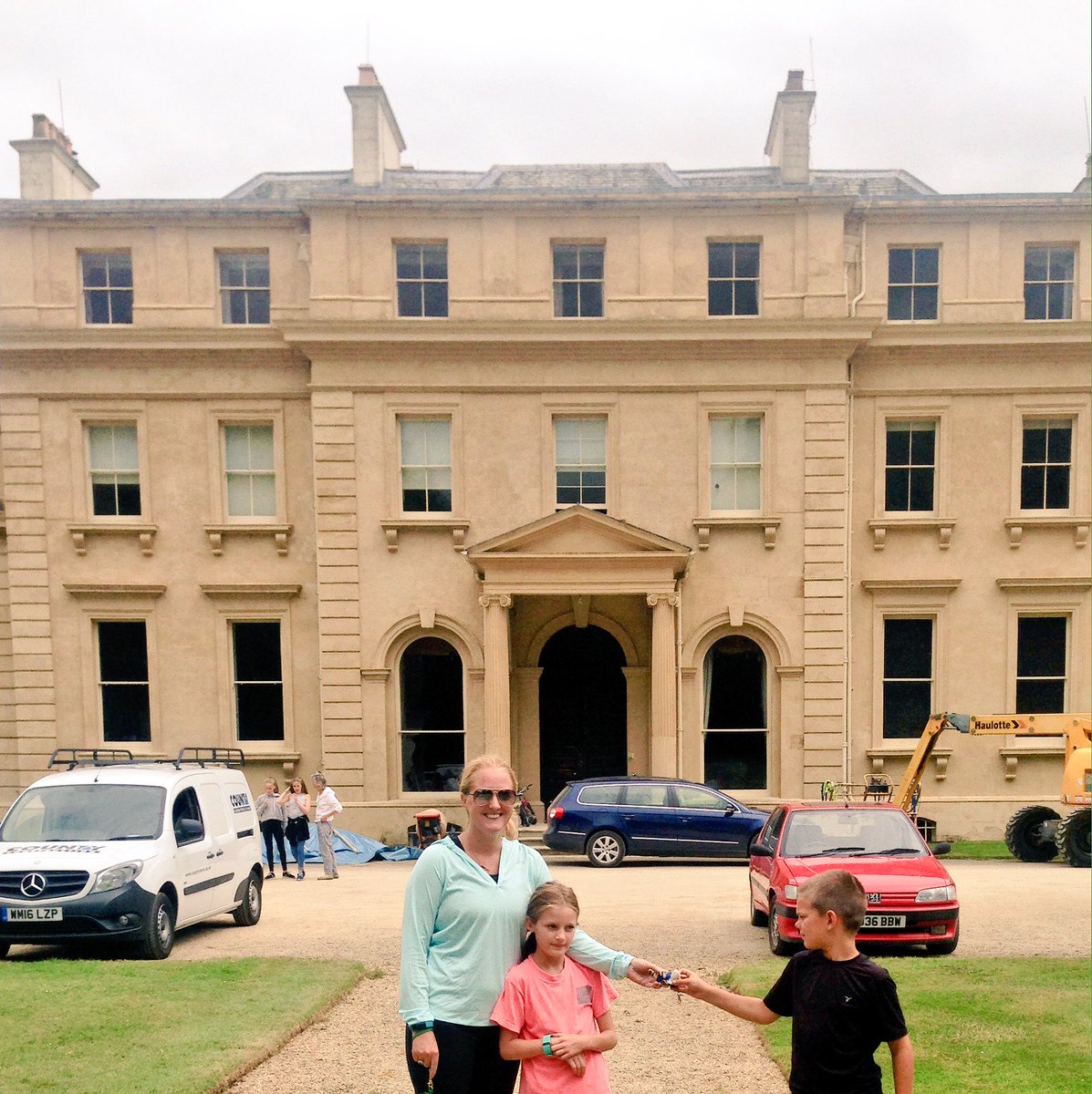 <a href="/trinityatl/">Trinity School</a> mascot,Stripes,has visited 17 countries in 9 mo: We get to bring him home from the UK! #trinitylearns