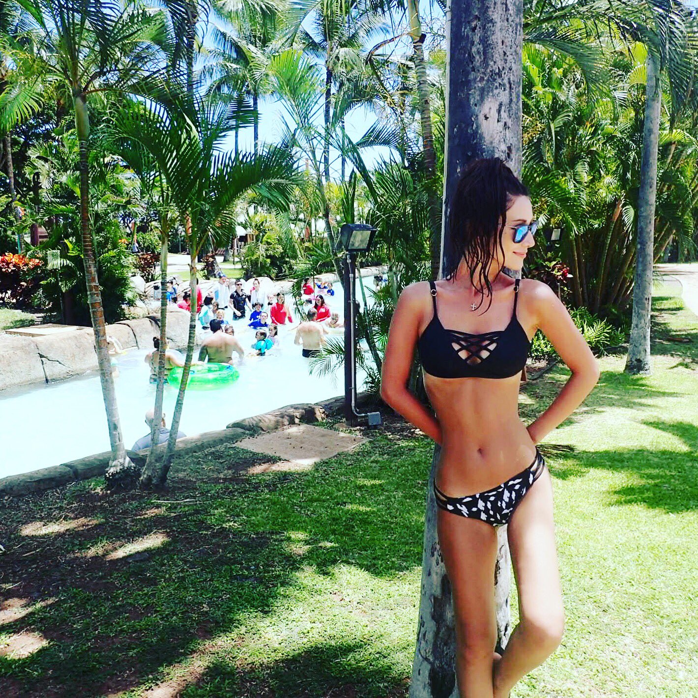 ダレノガレ明美 on X: 日焼けした（ ; ; ） 体がヒリヒリ… 水着はハワイで買いました👙 t.coRHTtQls70e   X