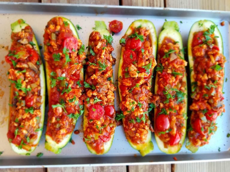 ashe_p's tweet photo. #lunch #cleaneating stuffed courgettes 💚💚 https://t.co/28owufCN7x