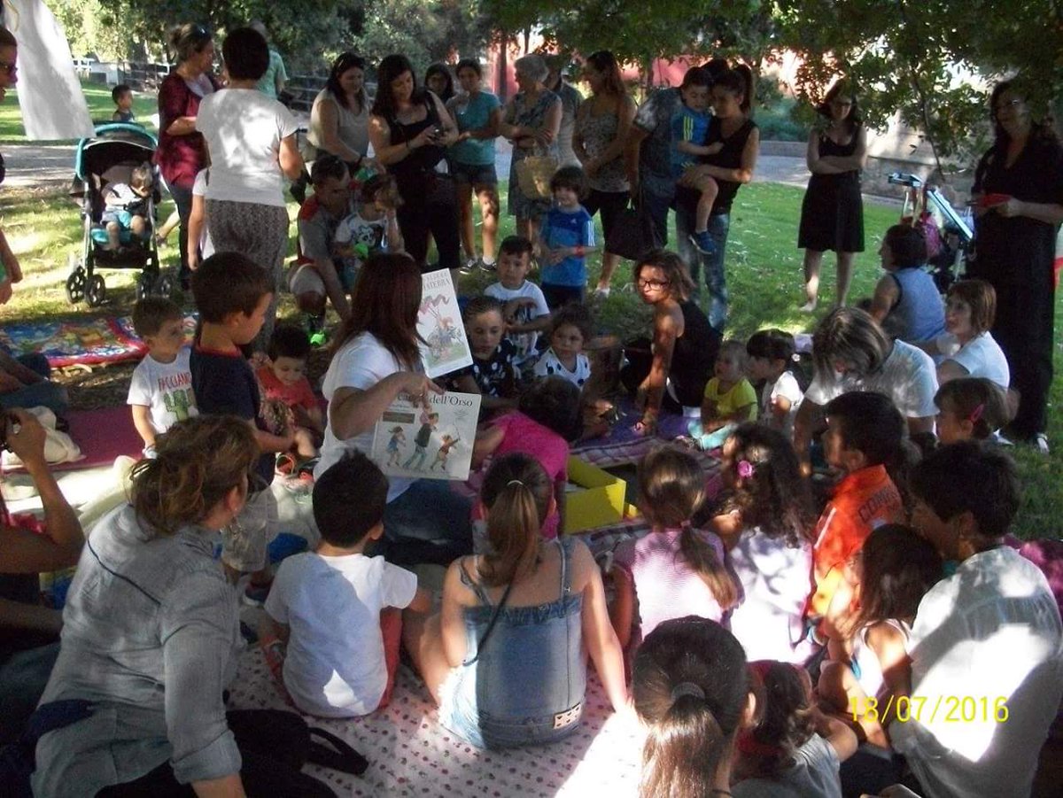 Flashbook_lta's tweet photo. Qui si preparano ad andare a caccia dell'orso...#flashbook2016 #lettureacielsereno https://t.co/GGzBjjl7kA