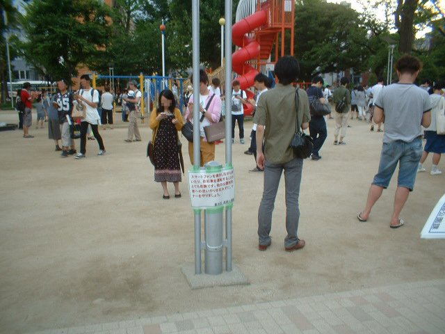 墨田区 錦糸公園で突然の爆発音にポケモンgoプレイヤー騒然 ドライアイスを入れたペットボトルが原因 Togetter