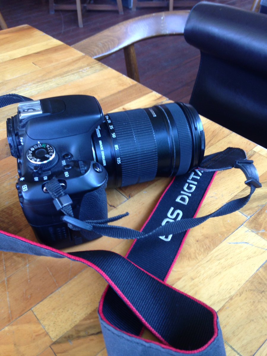 Arkadaşlar bu twiti rtleyen şanslı birine çekilişle canon 600 d foturaf makinemi hediye etcem 18-135 lens var