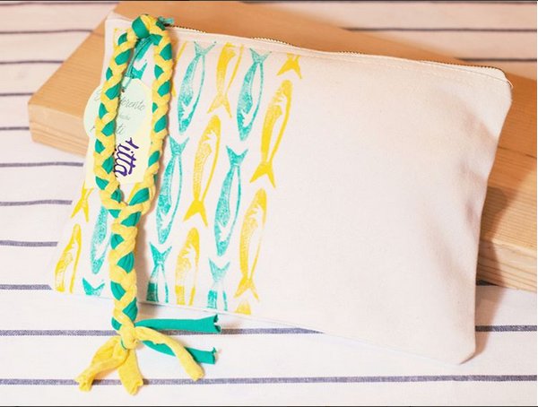 ZurdittaDesign's tweet photo. Una de sardinitas por favor!!! #faunazurdita de #verano #estampación #handmade #blockprinter #Mallorca #summer https://t.co/Z0dFdOPmMV