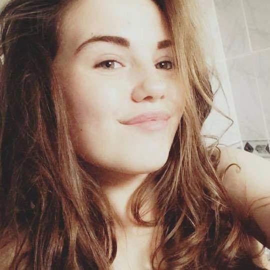 SalfordCSH's tweet photo. MISSING 15 yr old Chloe Toal from Salford has been missing since Wednesday 6 July any information call police on 101 https://t.co/Z7DK1tsNsc
