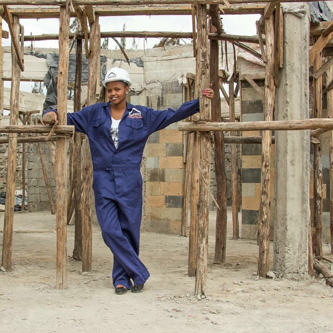 Petermwas1's tweet photo. This the best pic have seen for a billboard in a century, beauty and well captured @Ngaotiles https://t.co/MnImAJpH5P