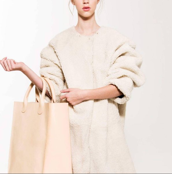 shwopping's tweet photo. Who knew veggies could be fashionable? HVRMNNSN's new it-bag is the next #sustainable craze >https://t.co/DdEjyvfAso https://t.co/ONsgfEmRyq