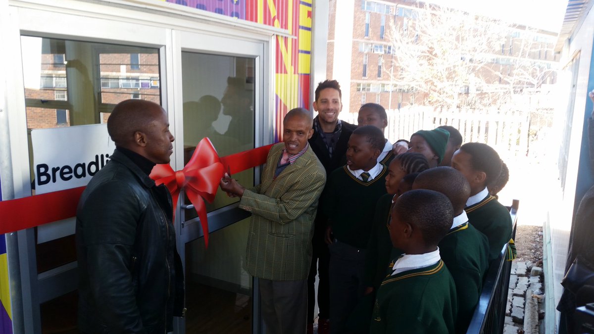 MacEdSA's tweet photo. And the @Shoutsa Carter Primary School Library is officially opened! #Yes #Shoutsa #YesToReading cc @dannykmusic https://t.co/FaIeIJZi6t