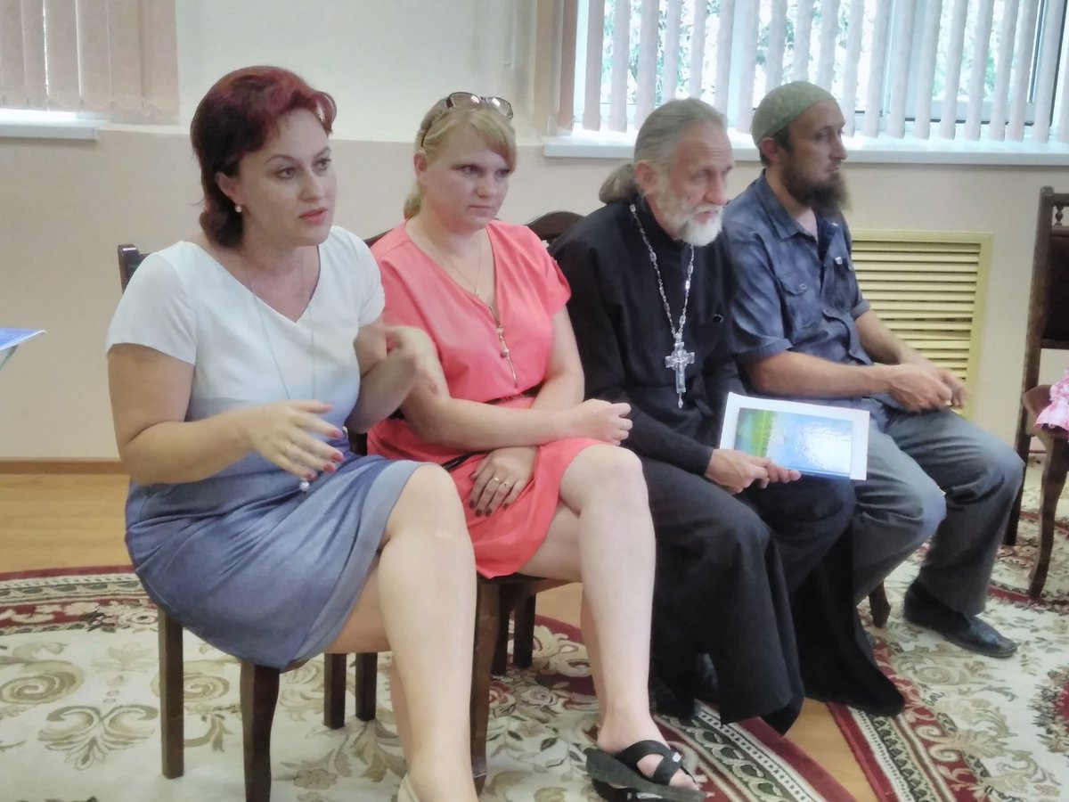 В рамках областного агитпоезда проходит ток-шоу"Юридический брак против фактического"